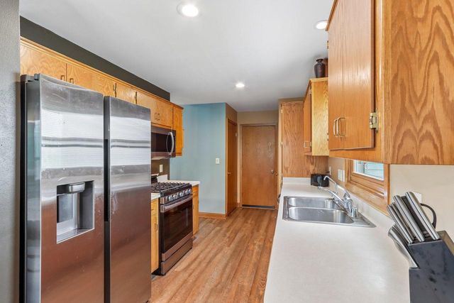 2729 Brighton DRIVE, Waukesha, WI 53188