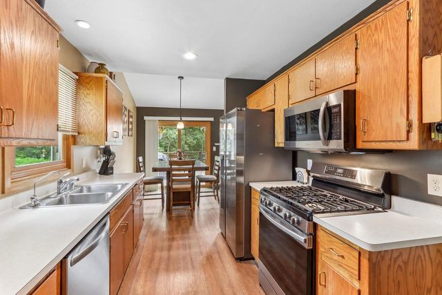2729 Brighton DRIVE, Waukesha, WI 53188