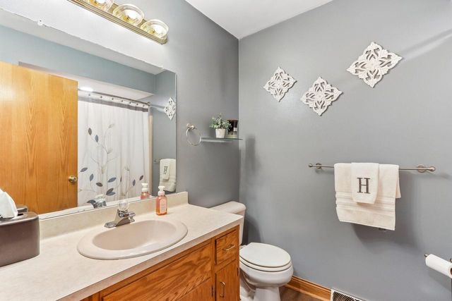 2729 Brighton DRIVE, Waukesha, WI 53188