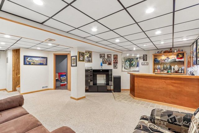 2729 Brighton DRIVE, Waukesha, WI 53188