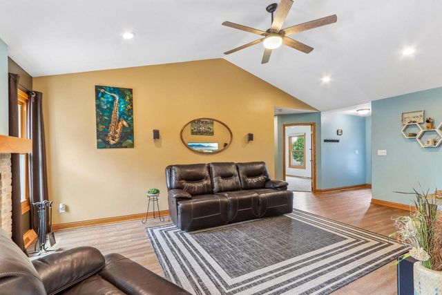 2729 Brighton DRIVE, Waukesha, WI 53188