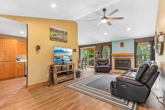 2729 Brighton DRIVE, Waukesha, WI 53188