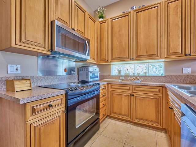 530 COMMONS Drive, Palm Beach Gardens, FL 33418