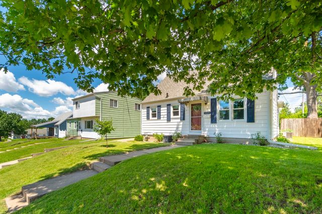 1445 E Mitchell Avenue, Waterloo, IA 50702