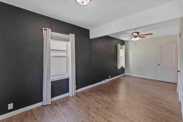 1445 E Mitchell Avenue, Waterloo, IA 50702