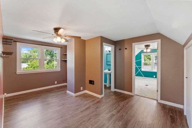 1445 E Mitchell Avenue, Waterloo, IA 50702