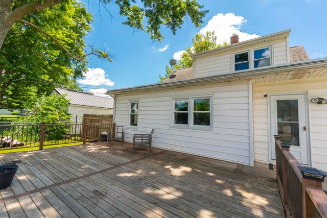 1445 E Mitchell Avenue, Waterloo, IA 50702