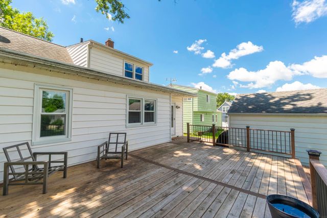 1445 E Mitchell Avenue, Waterloo, IA 50702