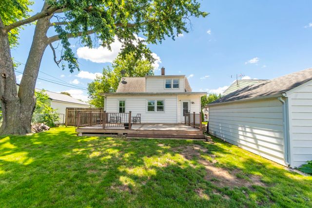 1445 E Mitchell Avenue, Waterloo, IA 50702