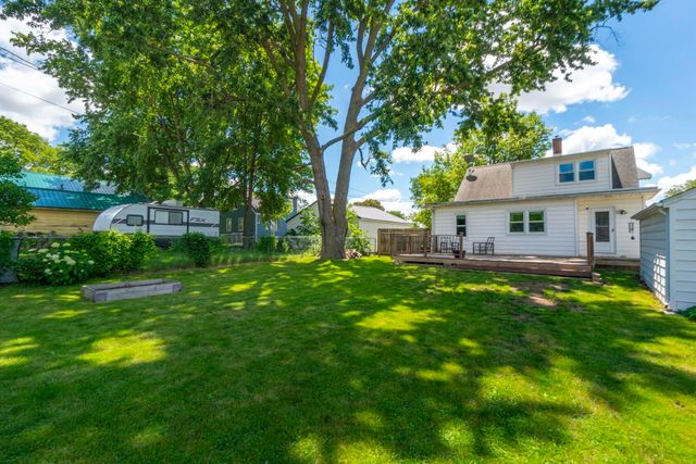 1445 E Mitchell Avenue, Waterloo, IA 50702