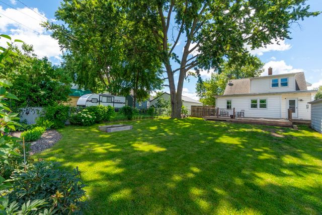 1445 E Mitchell Avenue, Waterloo, IA 50702