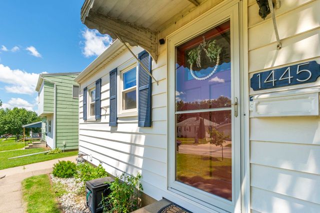 1445 E Mitchell Avenue, Waterloo, IA 50702