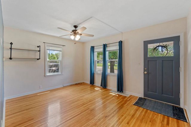 1445 E Mitchell Avenue, Waterloo, IA 50702