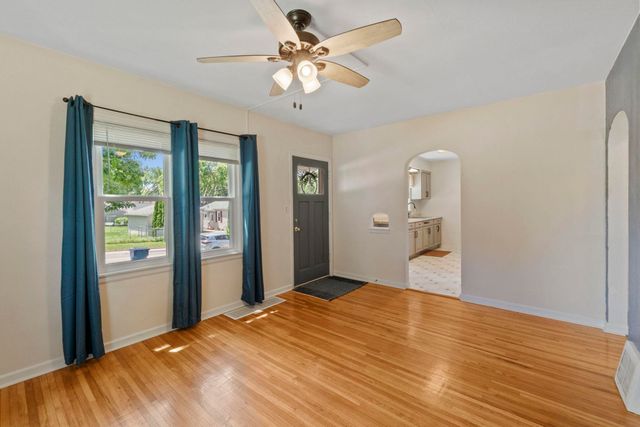 1445 E Mitchell Avenue, Waterloo, IA 50702