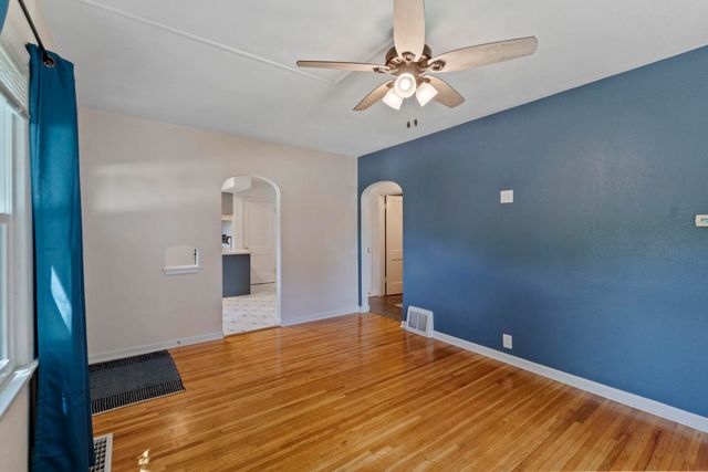 1445 E Mitchell Avenue, Waterloo, IA 50702