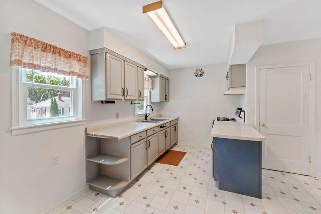 1445 E Mitchell Avenue, Waterloo, IA 50702