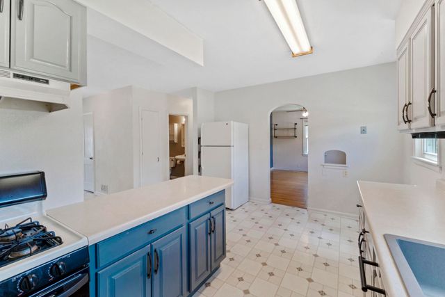 1445 E Mitchell Avenue, Waterloo, IA 50702