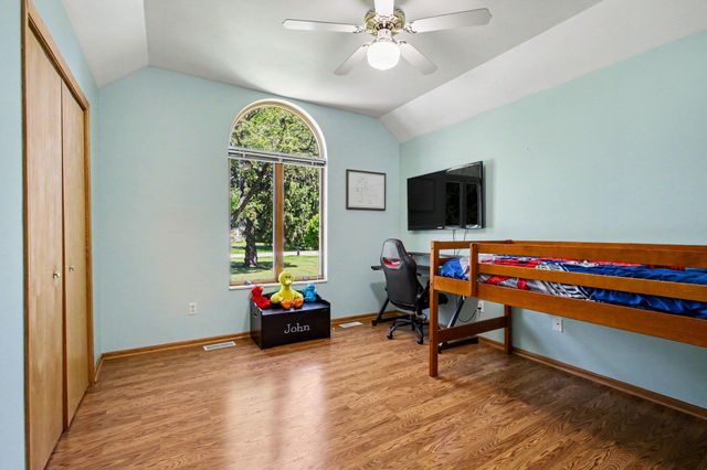 907 E 12th Street, Hobart, IN 46342