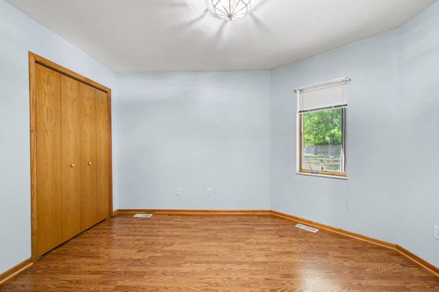 907 E 12th Street, Hobart, IN 46342