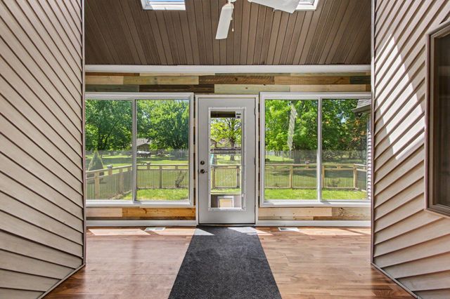 907 E 12th Street, Hobart, IN 46342