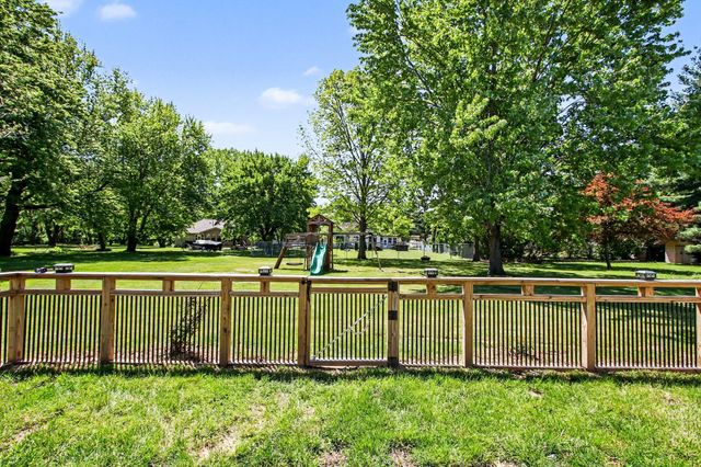 907 E 12th Street, Hobart, IN 46342