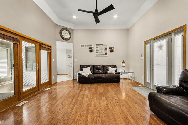 907 E 12th Street, Hobart, IN 46342