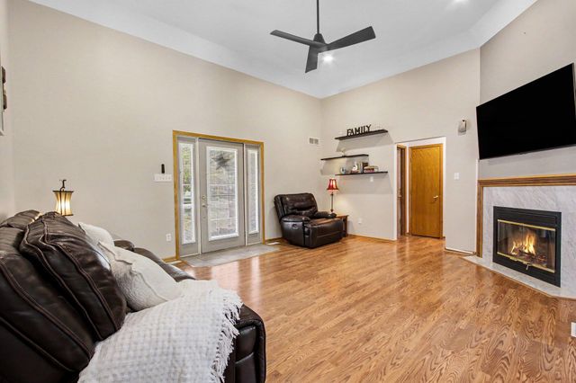 907 E 12th Street, Hobart, IN 46342