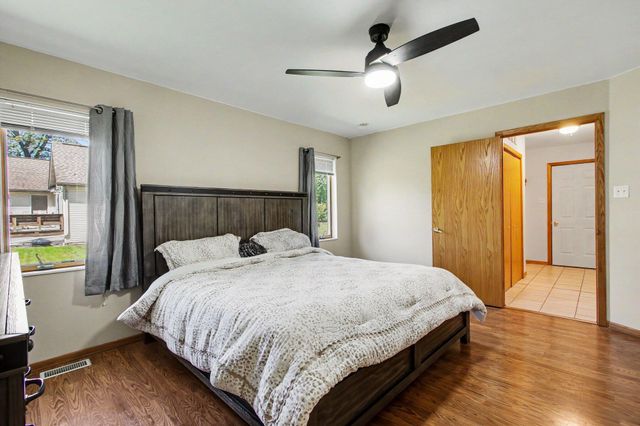 907 E 12th Street, Hobart, IN 46342