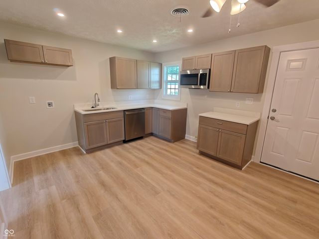 407 Eberhart Drive, Shelbyville, IN 46176