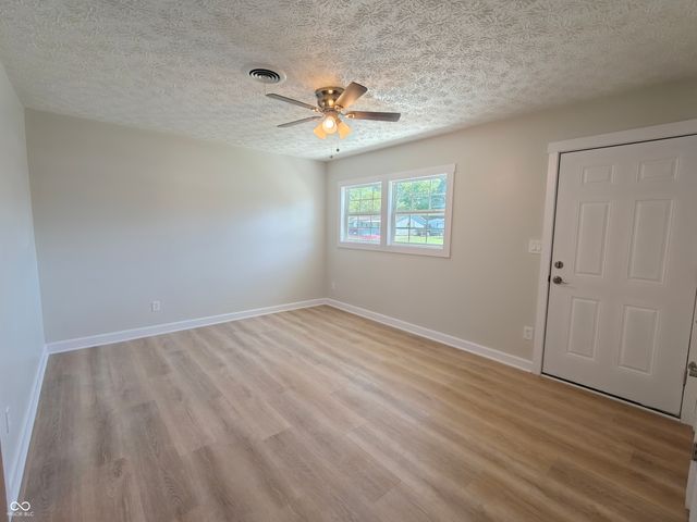 407 Eberhart Drive, Shelbyville, IN 46176