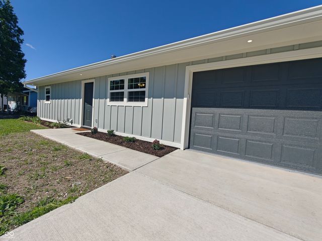 407 Eberhart Drive, Shelbyville, IN 46176