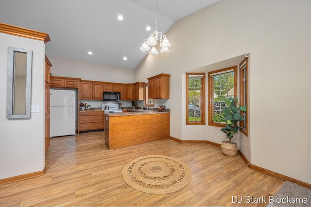 2038 Palmerton Court Ne, City Of Grand Rapids, MI 49505
