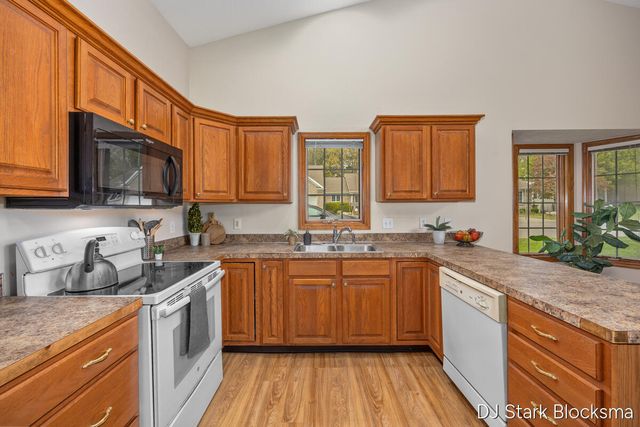 2038 Palmerton Court Ne, City Of Grand Rapids, MI 49505