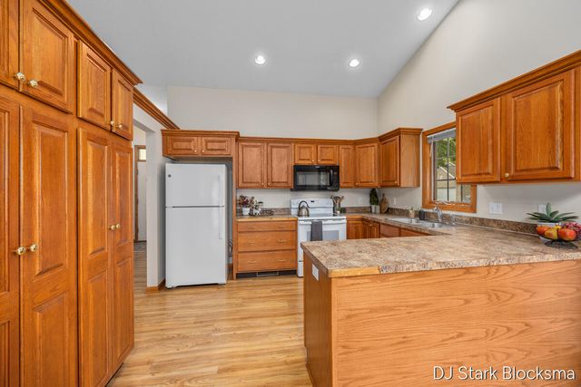 2038 Palmerton Court Ne, City Of Grand Rapids, MI 49505