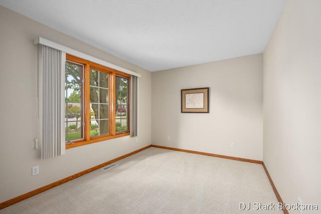 2038 Palmerton Court Ne, City Of Grand Rapids, MI 49505