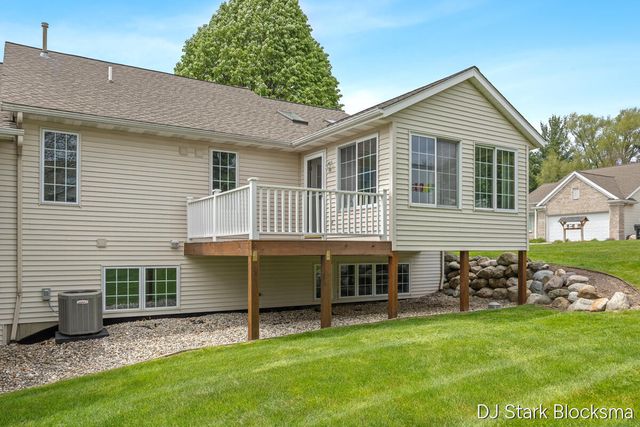 2038 Palmerton Court Ne, City Of Grand Rapids, MI 49505