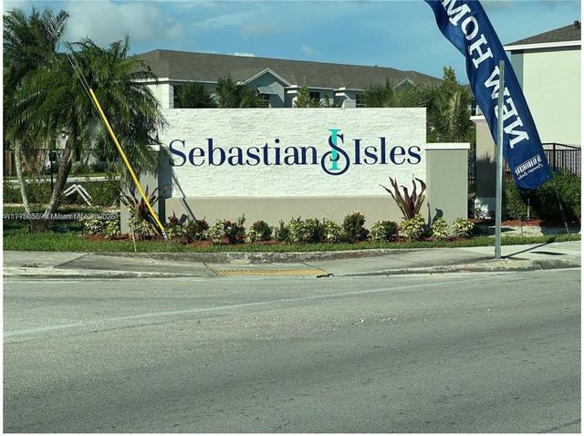 305 NE 1st Dr 305, Florida City, FL 33034