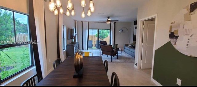 305 NE 1st Dr 305, Florida City, FL 33034