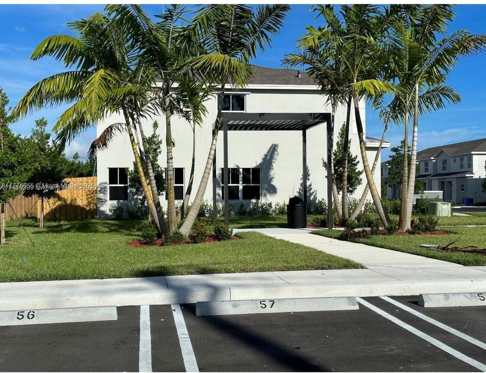 305 NE 1st Dr 305, Florida City, FL 33034