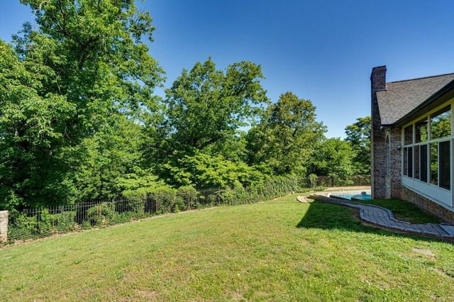551 N Crest Court, Chattanooga, TN 37404