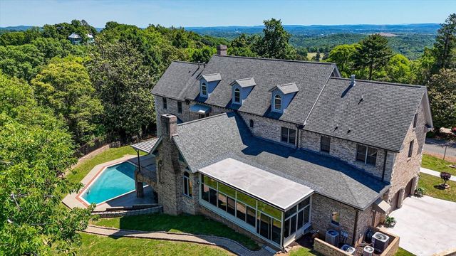 551 N Crest Court, Chattanooga, TN 37404