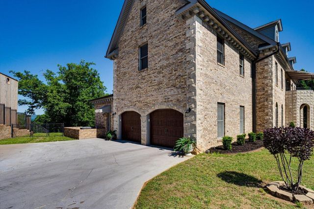 551 N Crest Court, Chattanooga, TN 37404