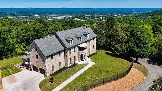 551 N Crest Court, Chattanooga, TN 37404