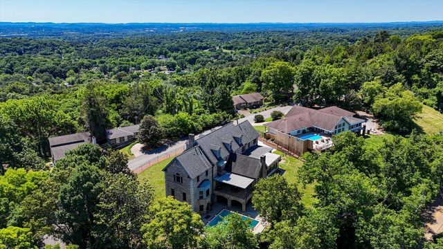 551 N Crest Court, Chattanooga, TN 37404
