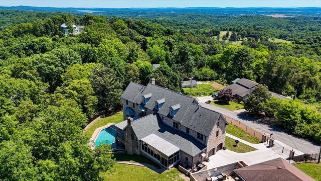 551 N Crest Court, Chattanooga, TN 37404