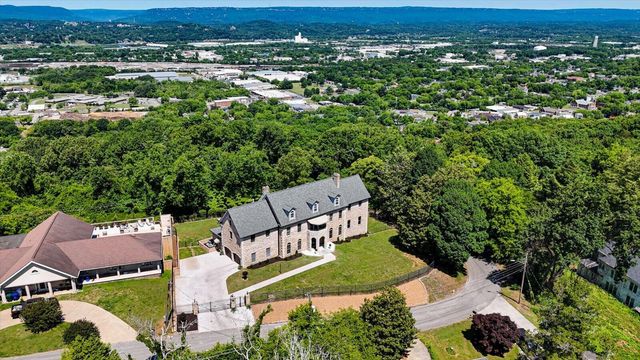 551 N Crest Court, Chattanooga, TN 37404
