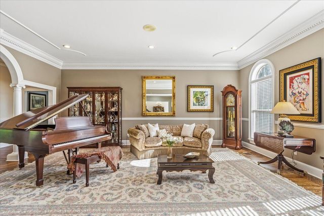 551 N Crest Court, Chattanooga, TN 37404