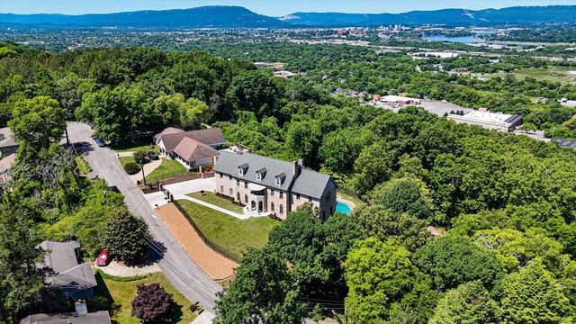 551 N Crest Court, Chattanooga, TN 37404