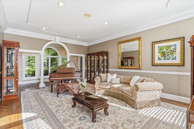 551 N Crest Court, Chattanooga, TN 37404