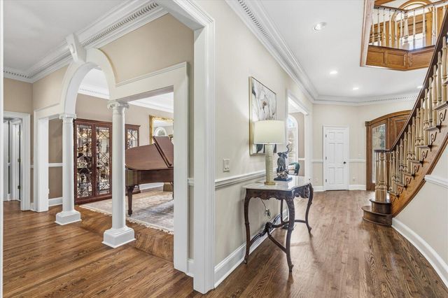 551 N Crest Court, Chattanooga, TN 37404